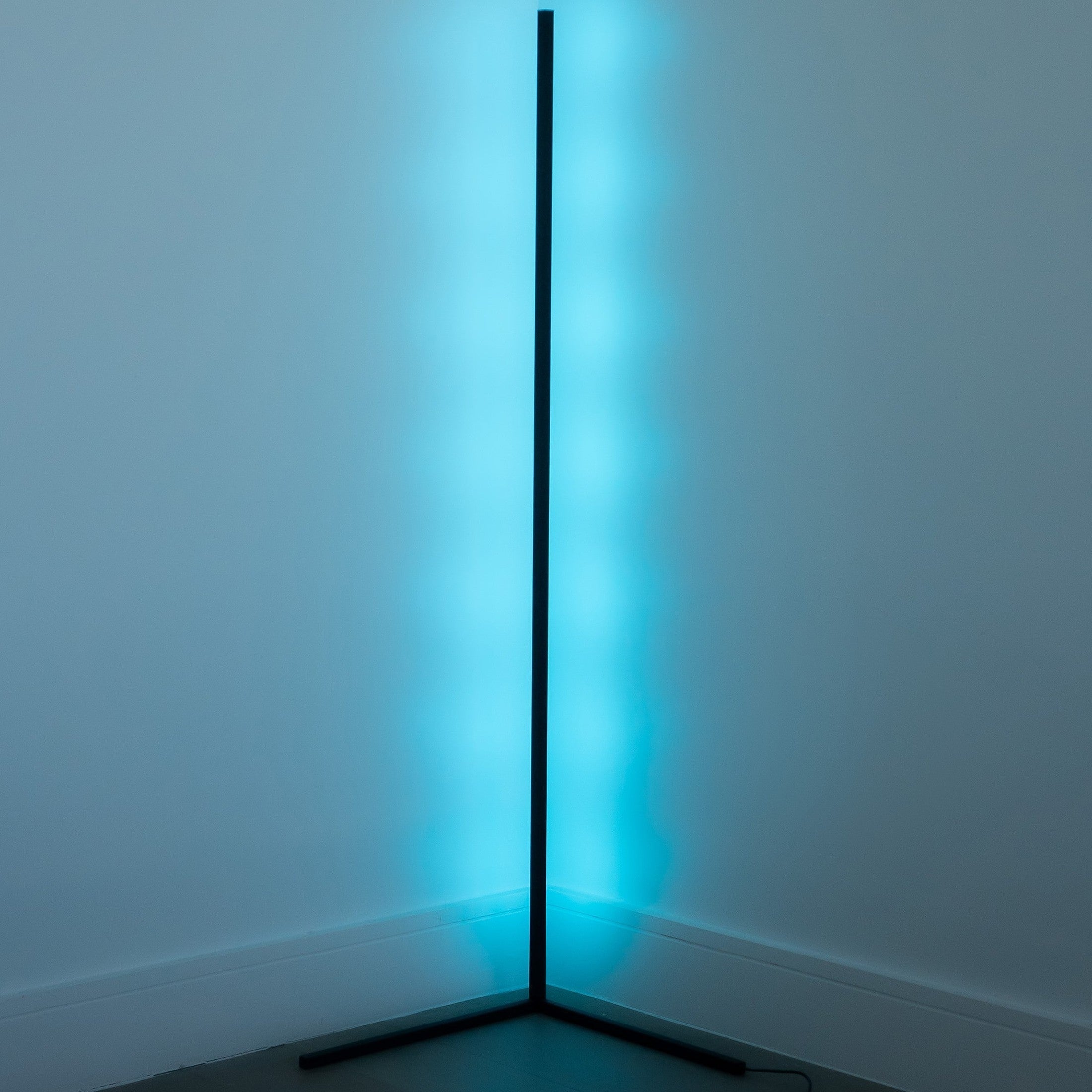 Schlanke LED Ecklampe, dimmbar, Wohnzimmer & Schlafzimmer