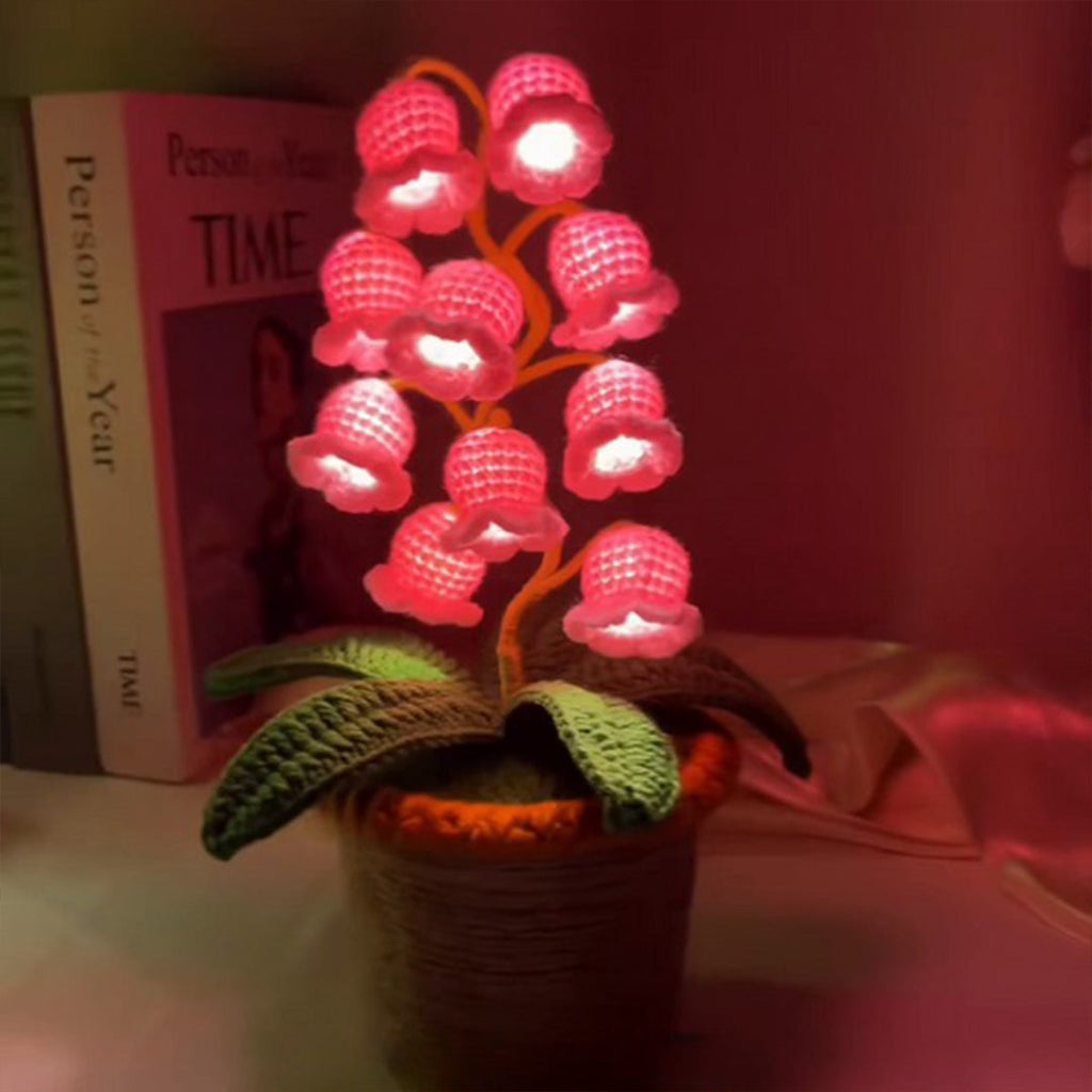 Lily Bloom Tischlampe mit Häkelblumen – Dekorative LED Nachtlampe mit Warmweißem Licht für Innenräume