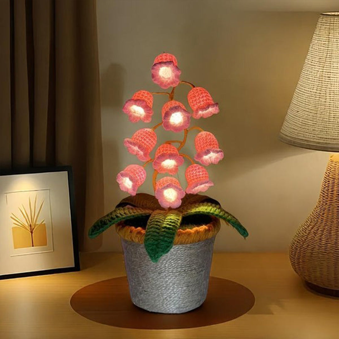 Lily Bloom Tischlampe mit Häkelblumen – Dekorative LED Nachtlampe mit Warmweißem Licht für Innenräume
