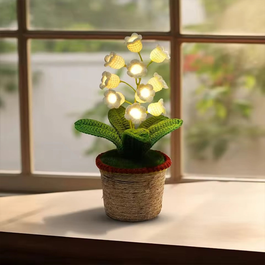 Lily Bloom Tischlampe mit Häkelblumen – Dekorative LED Nachtlampe mit Warmweißem Licht für Innenräume