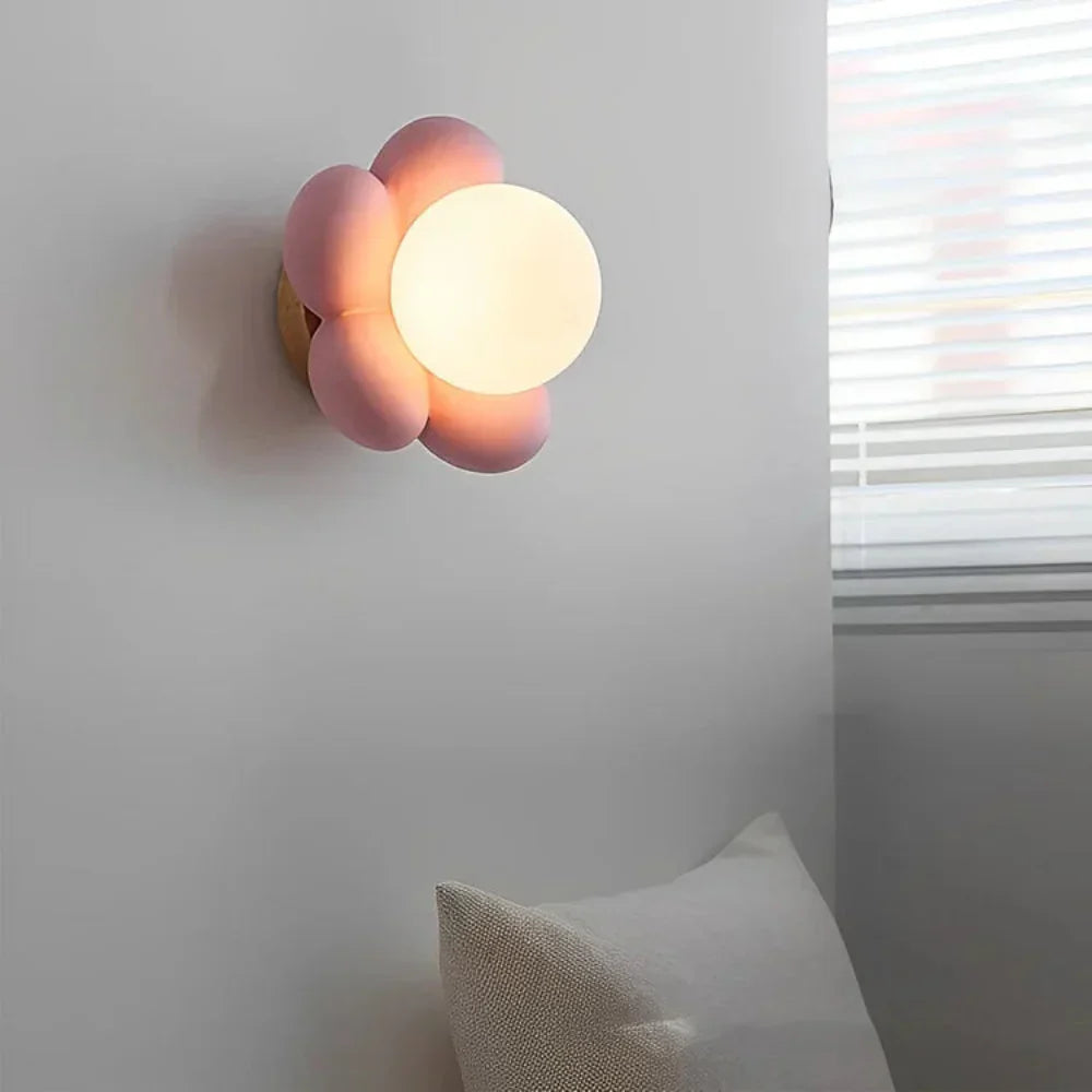 FloraLux – Moderne Blumen-Wandleuchte LED cremefarben fürs Wohnzimmer