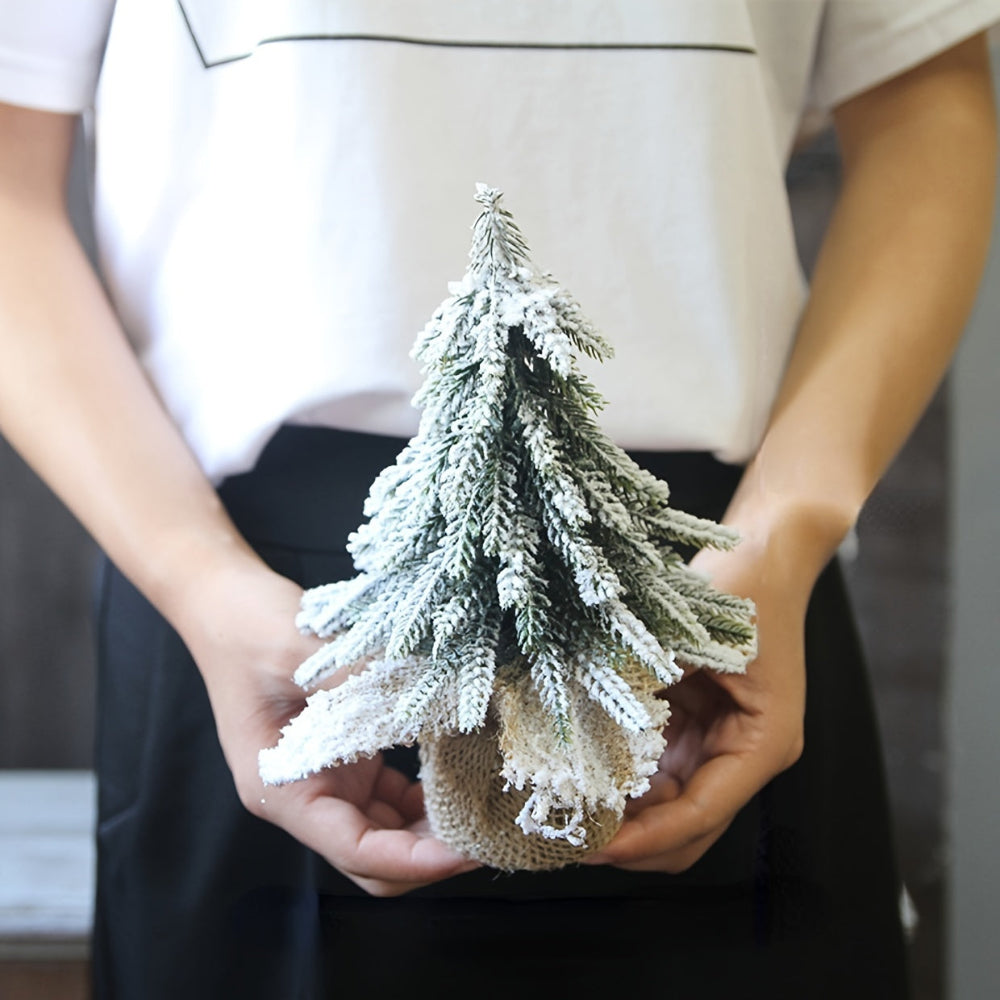 Weißer Mini Weihnachtsbaum, Tischdekoration, festlich