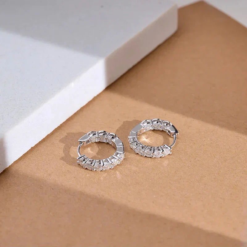 Silberne Moissanit-Ohrringe