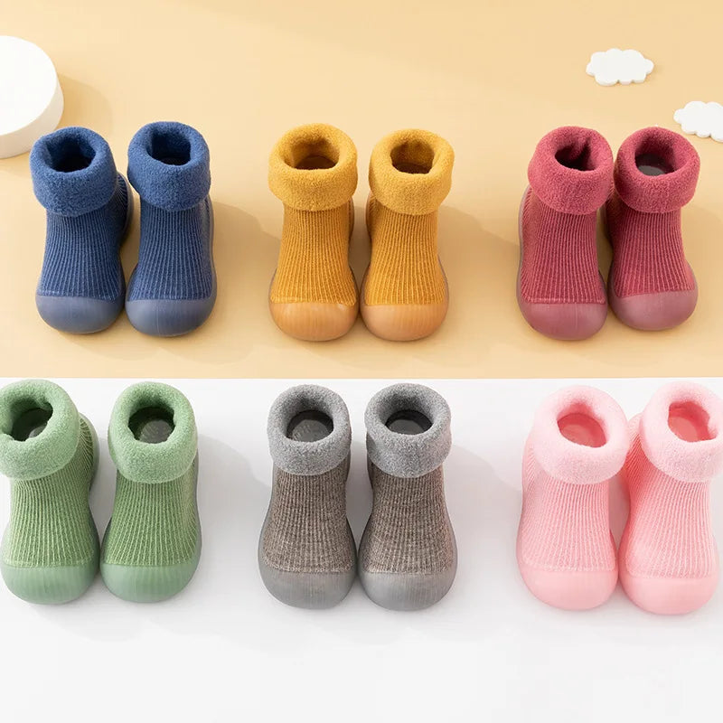 Warme Sicherheit – Rutschfeste Sockenschuhe Für Kleinkinder