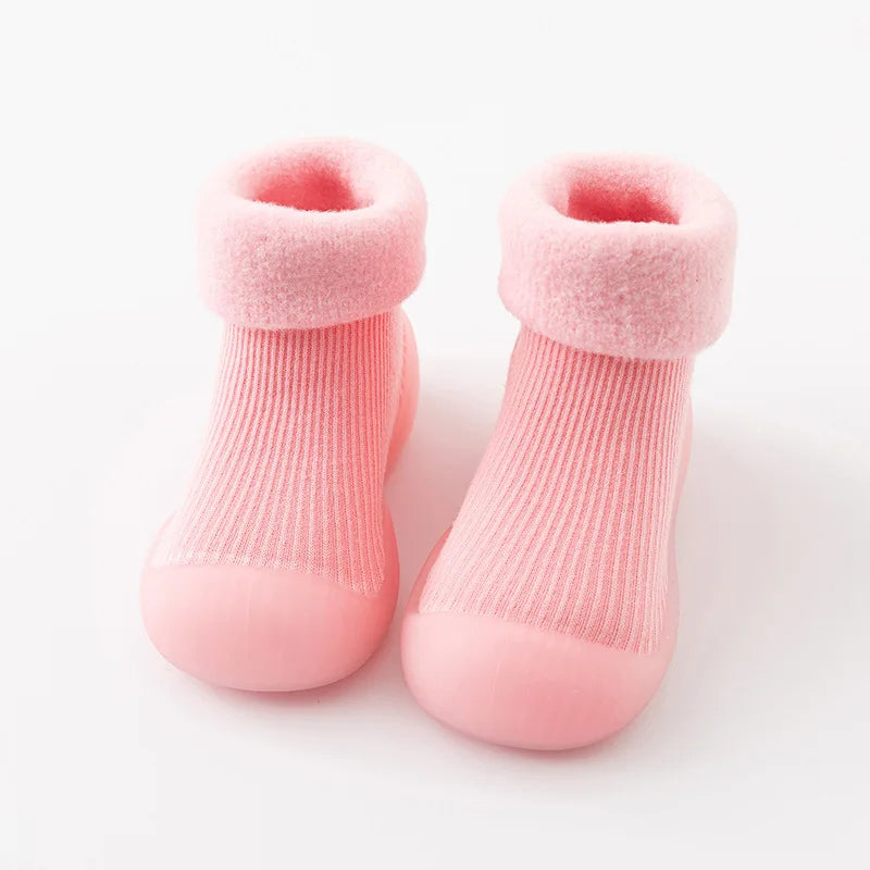 Warme Sicherheit – Rutschfeste Sockenschuhe Für Kleinkinder